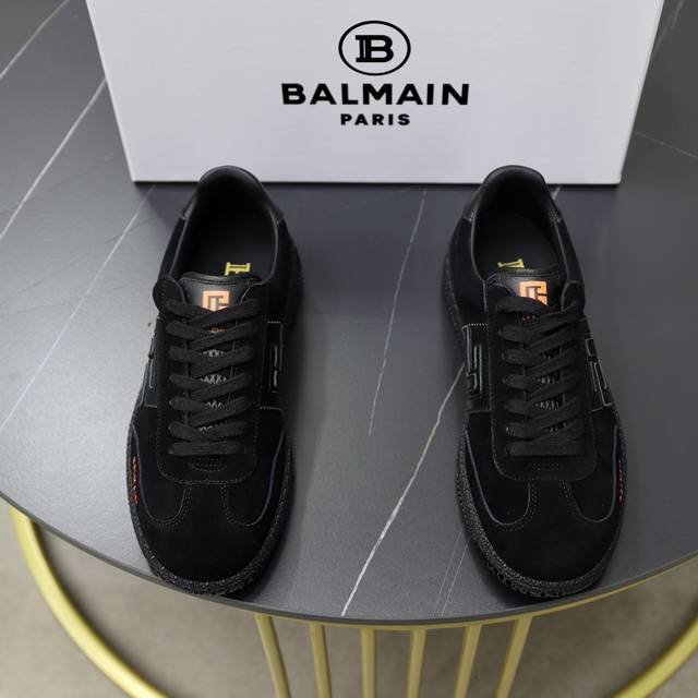 实价 Balmain巴尔曼b-Skate运动鞋 B-Skate 多材质拼接撞色运动鞋 ，鞋面饰有黑色鞋带，皮革拼接鞋舌点缀 Balmain 徽标， Tpu 鞋底